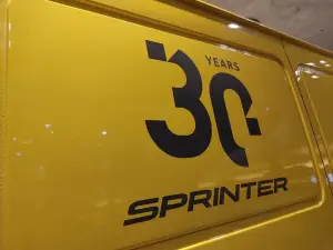Mercedes Sprinter - 30 anni a Stoccarda - 43