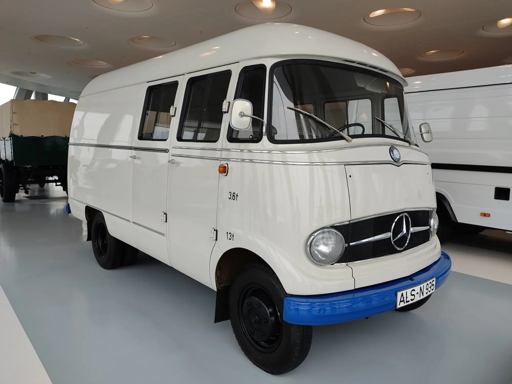 Mercedes Sprinter - 30 anni a Stoccarda - 45