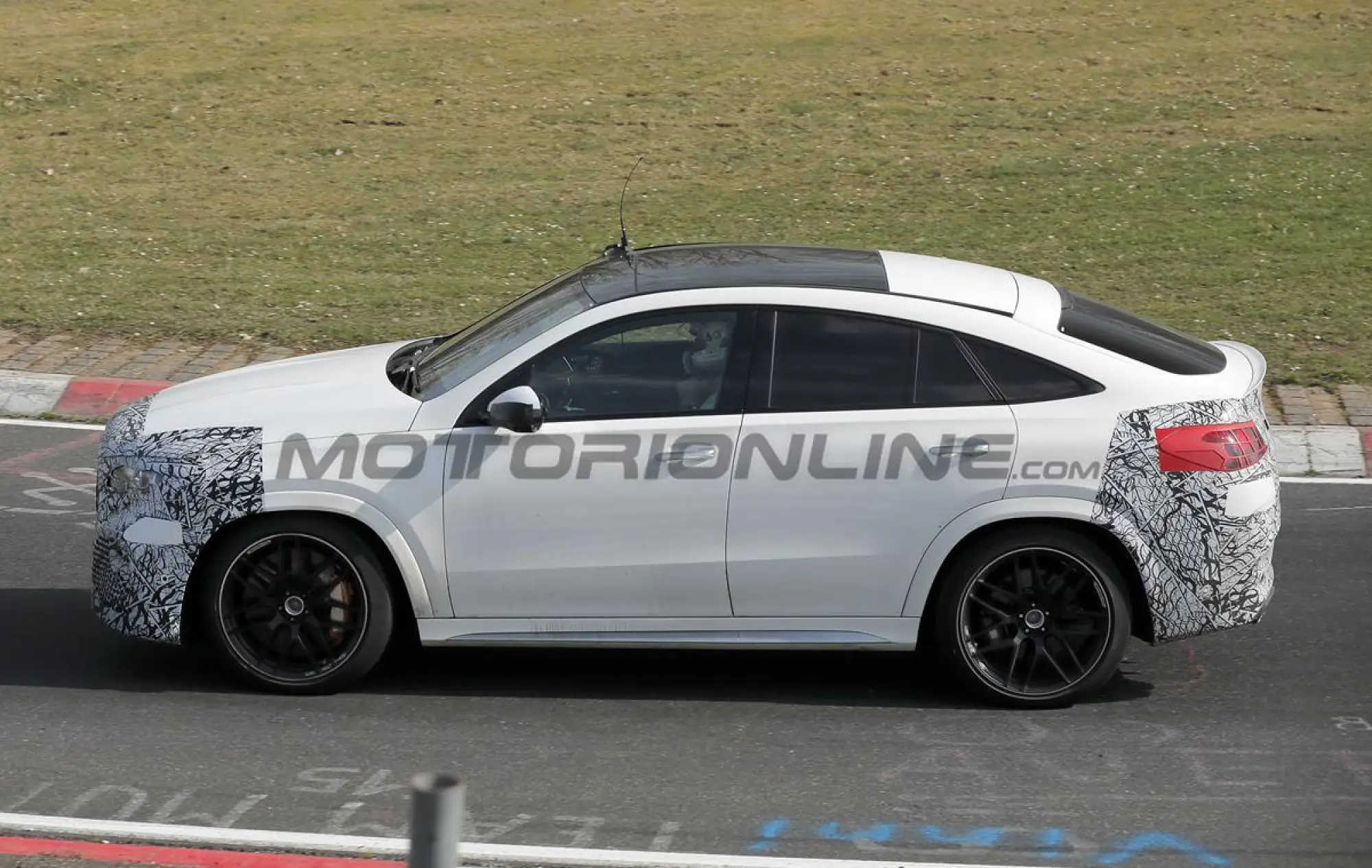 Mercedes-AMG GLE Coupe 2026 - Foto spia 28-03-2025 - 10