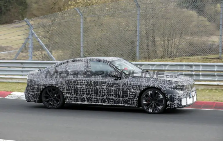 BMW Serie 3 2027 - Foto spia 28-03-2025 - 5