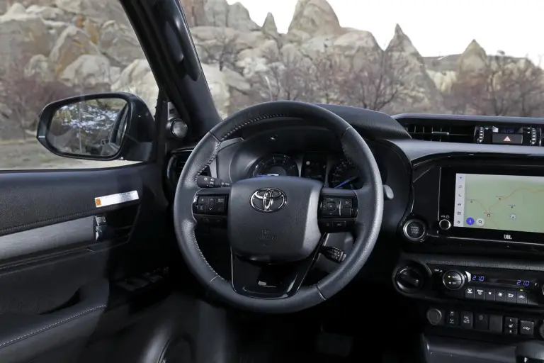 Toyota Hilux 2025 - 14