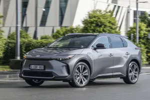 Toyota bZ4X 2025: prezzo, foto, dimensioni, allestimenti - 9