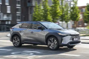 Toyota bZ4X 2025: prezzo, foto, dimensioni, allestimenti - 10