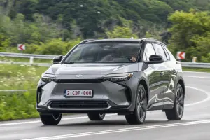 Toyota bZ4X 2025: prezzo, foto, dimensioni, allestimenti - 8