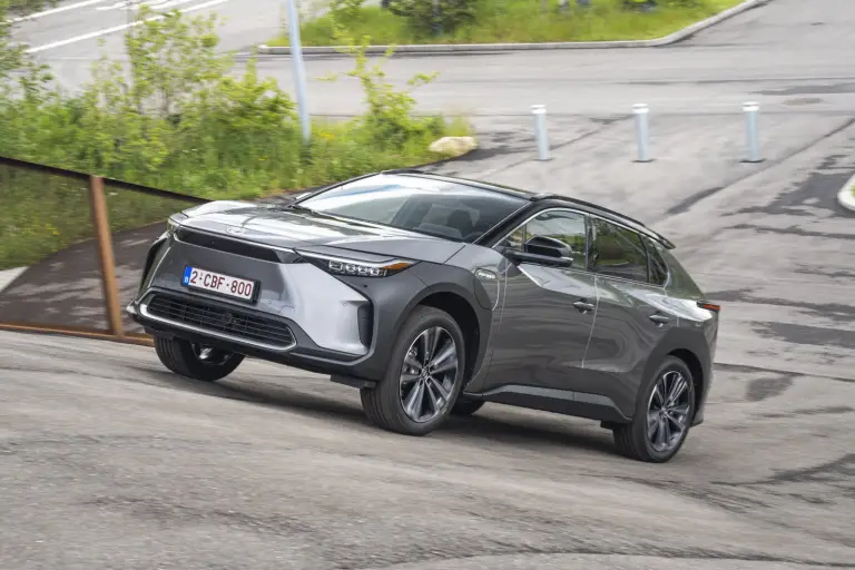 Toyota bZ4X 2025: prezzo, foto, dimensioni, allestimenti - 1