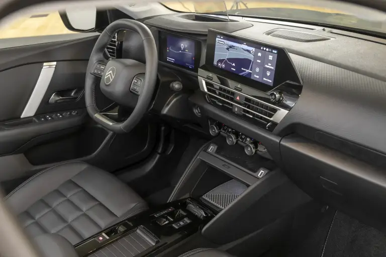 Citroen C4 X 2025: prezzo, foto, dimensioni e allestimenti - 8