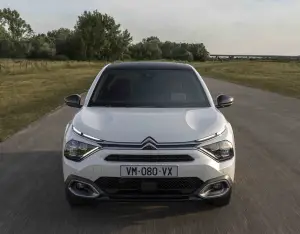 Citroen C4 X 2025: prezzo, foto, dimensioni e allestimenti