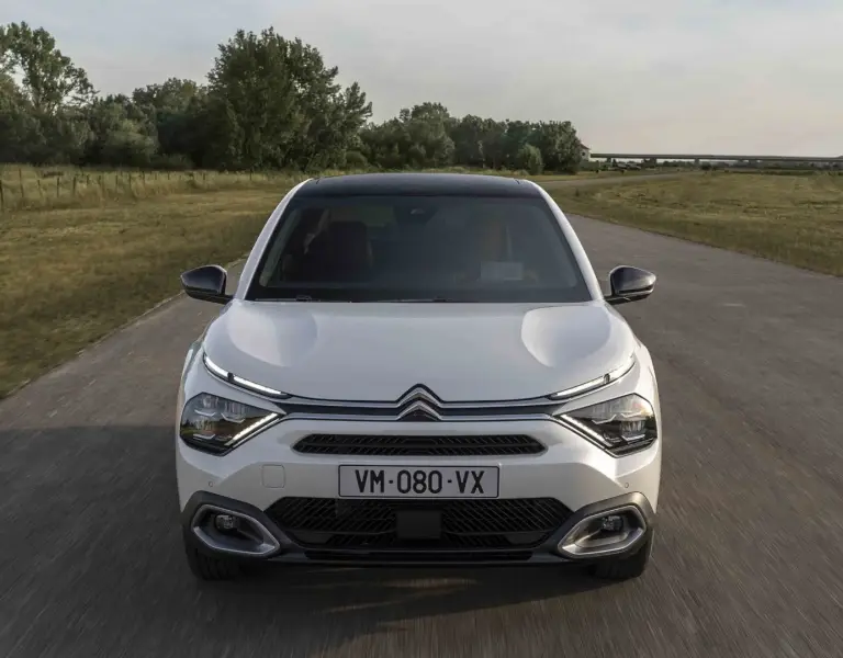Citroen C4 X 2025: prezzo, foto, dimensioni e allestimenti - 6