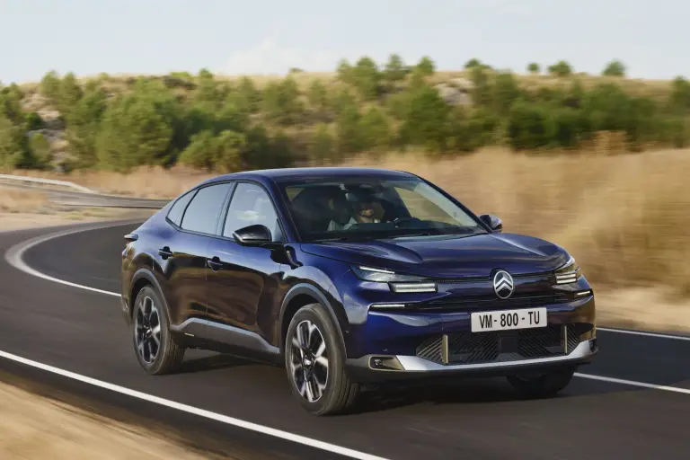Citroen C4 X 2025: prezzo, foto, dimensioni e allestimenti - 4