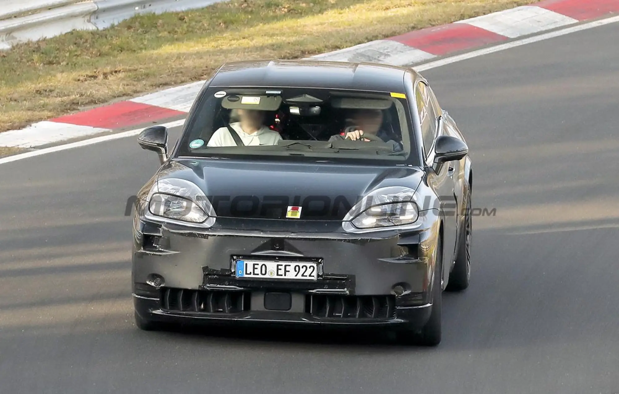 Porsche Cayenne Coupe 2026 - Foto spia 01-04-2025 - 4