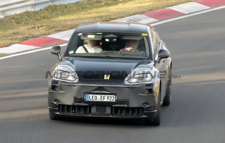 Porsche Cayenne Coupe 2026 - Foto spia 01-04-2025 - 4