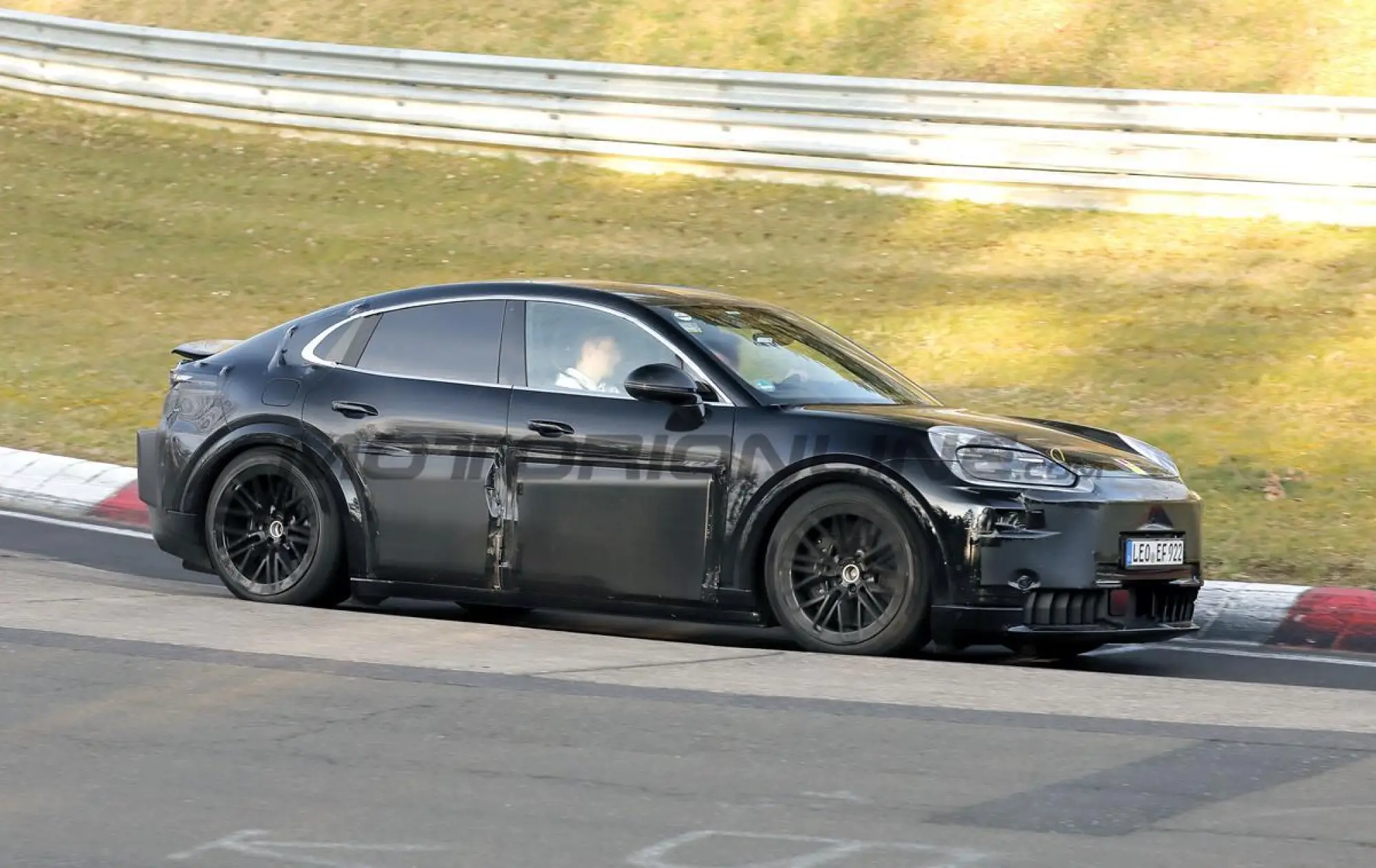 Porsche Cayenne Coupe 2026 - Foto spia 01-04-2025 - 2