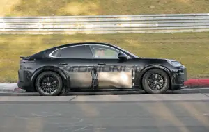 Porsche Cayenne Coupe 2026 - Foto spia 01-04-2025 - 3