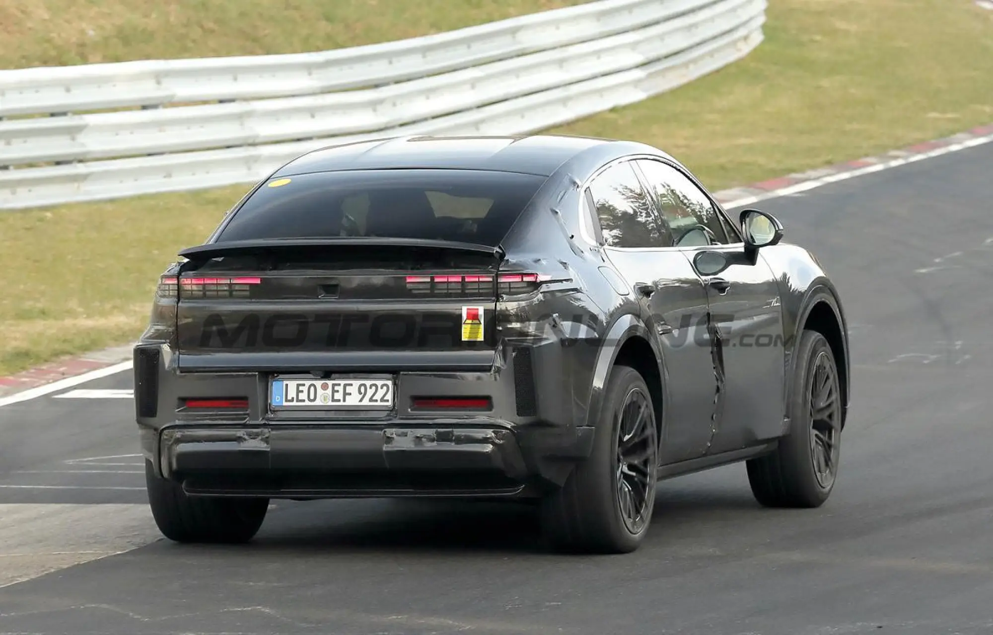 Porsche Cayenne Coupe 2026 - Foto spia 01-04-2025 - 6