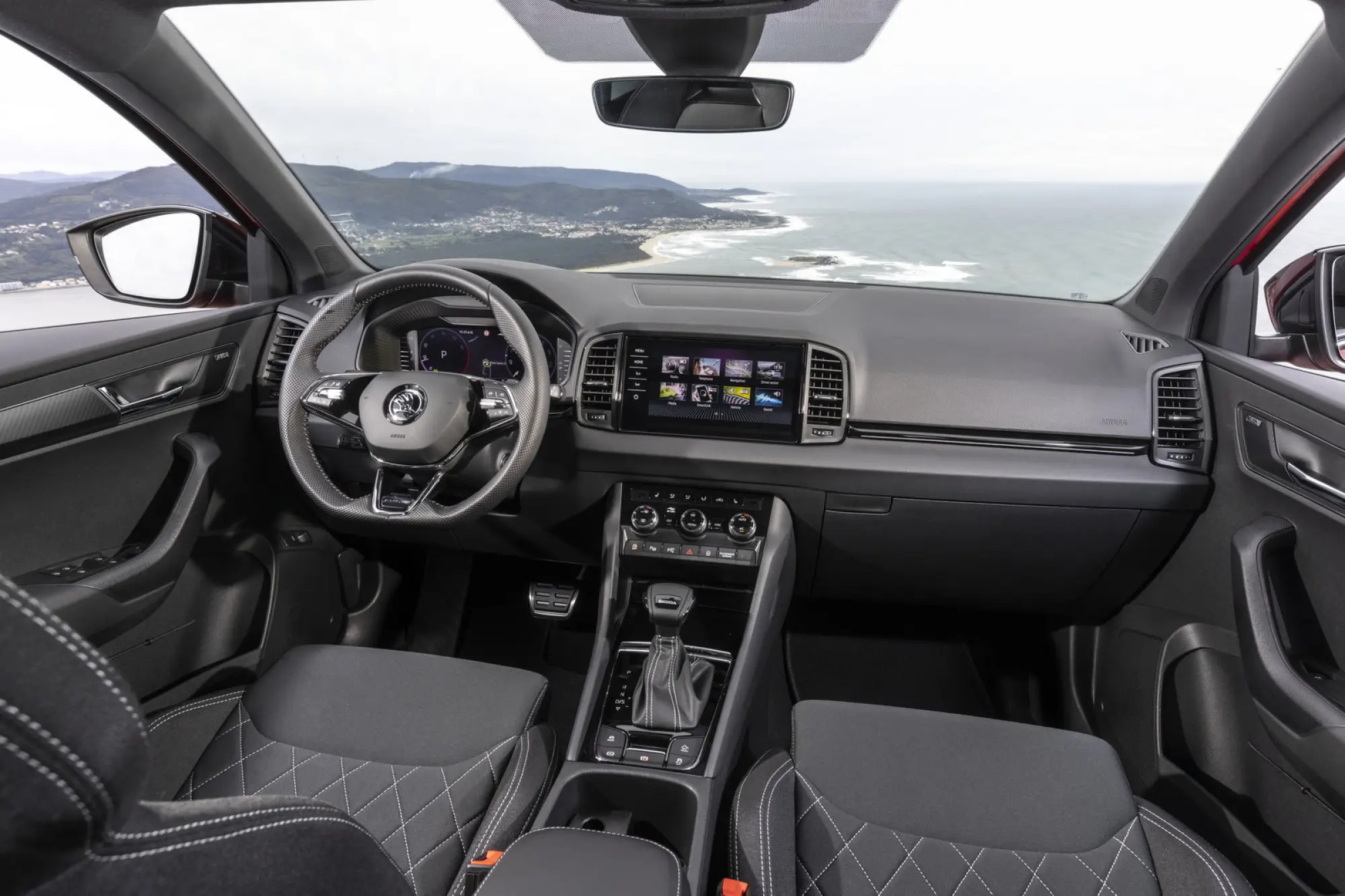 Skoda Karoq 2025: prezzo, foto, dimensioni, allestimenti - 3