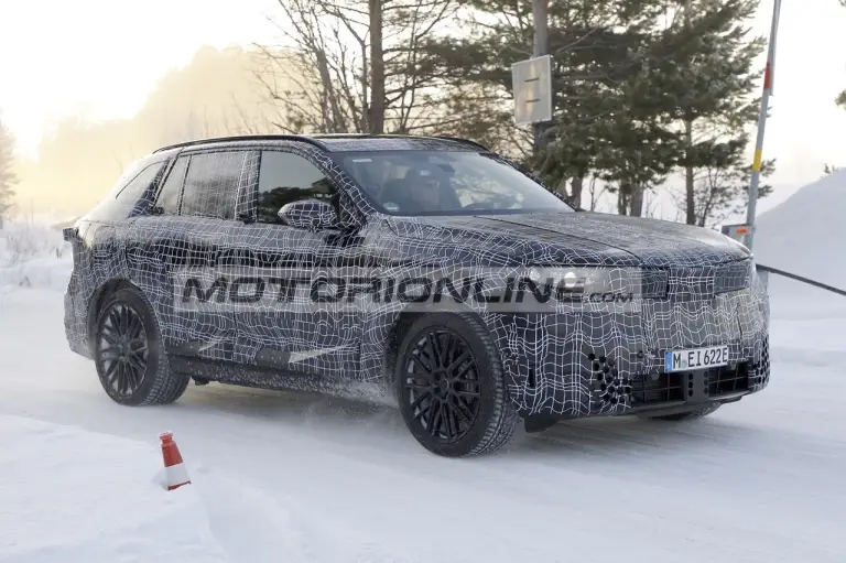 BMW X5 - Foto spia 3-4-2025 - 3
