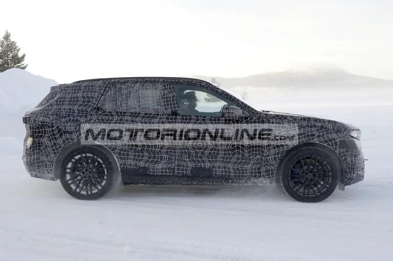 BMW X5 - Foto spia 3-4-2025 - 6