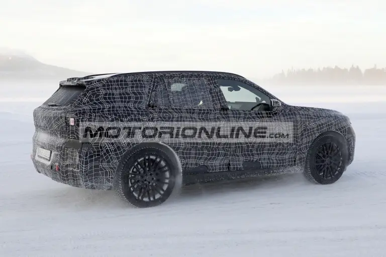 BMW X5 - Foto spia 3-4-2025 - 8