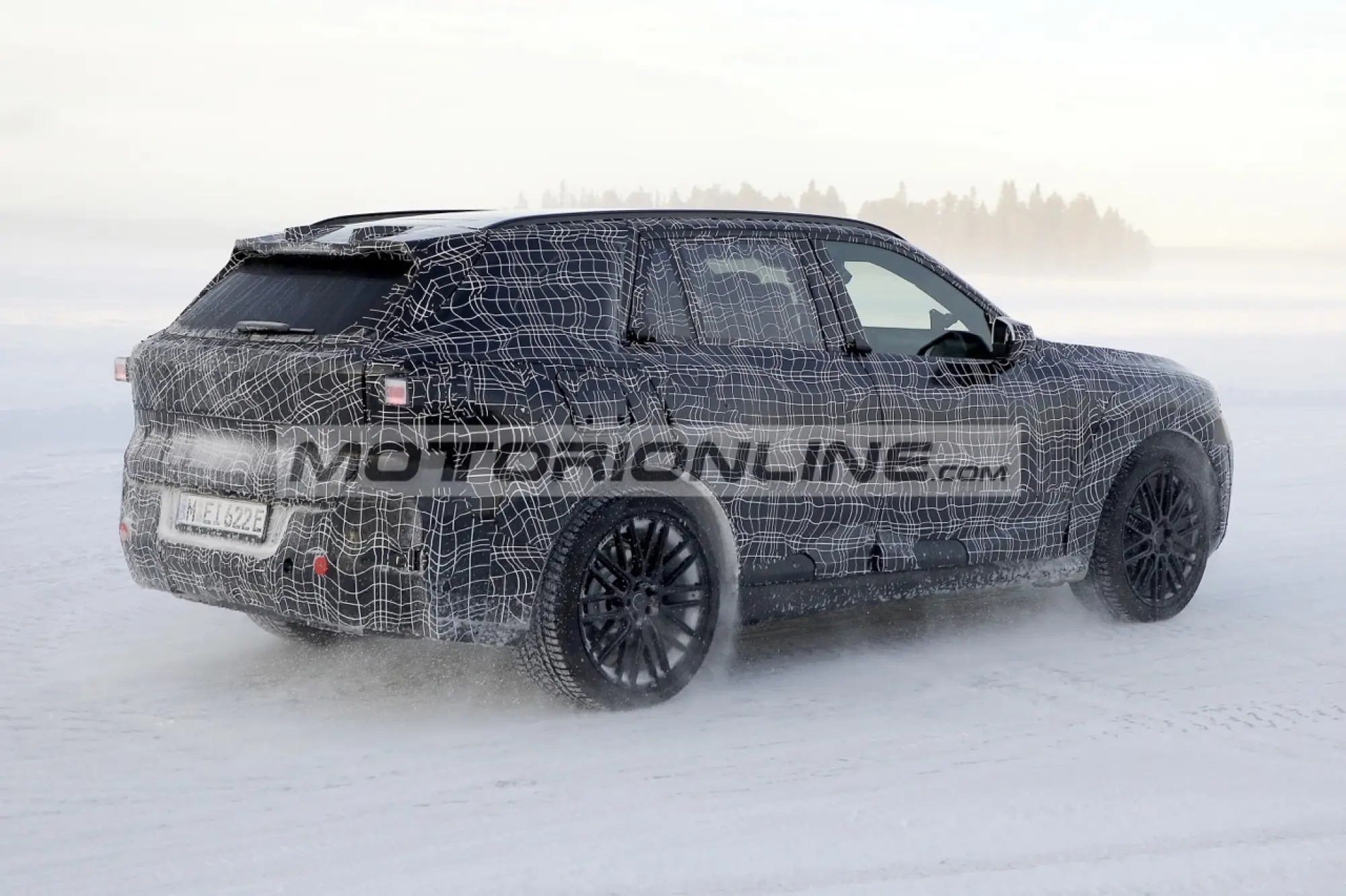 BMW X5 - Foto spia 3-4-2025 - 11