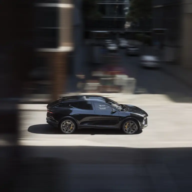 Lotus Eletre ed Emeya 2025 - 8