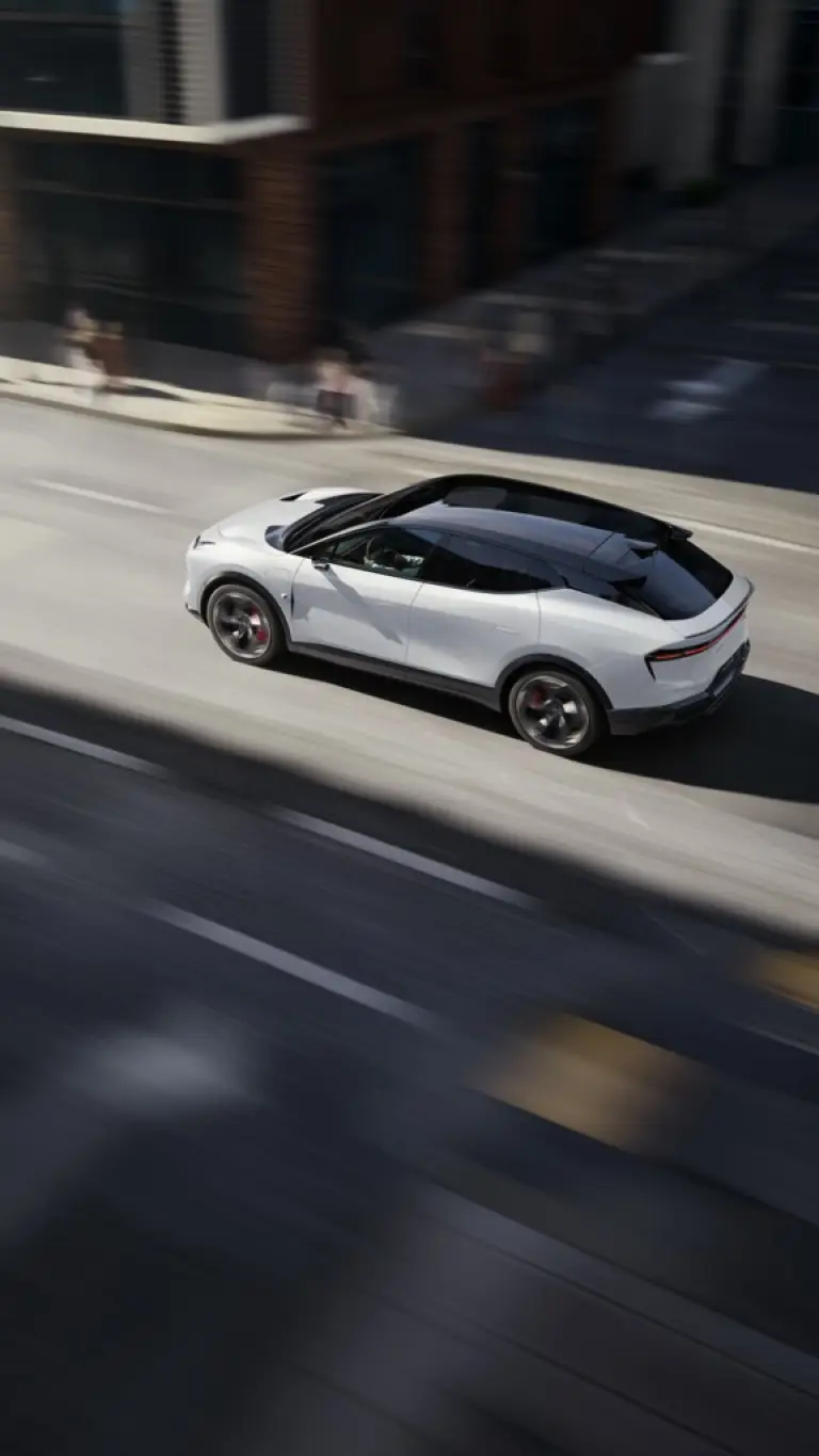Lotus Eletre ed Emeya 2025 - 10
