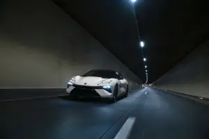 Lotus Eletre ed Emeya 2025 - 16