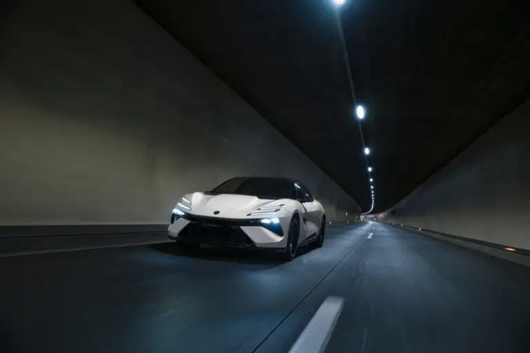 Lotus Eletre ed Emeya 2025 - 16