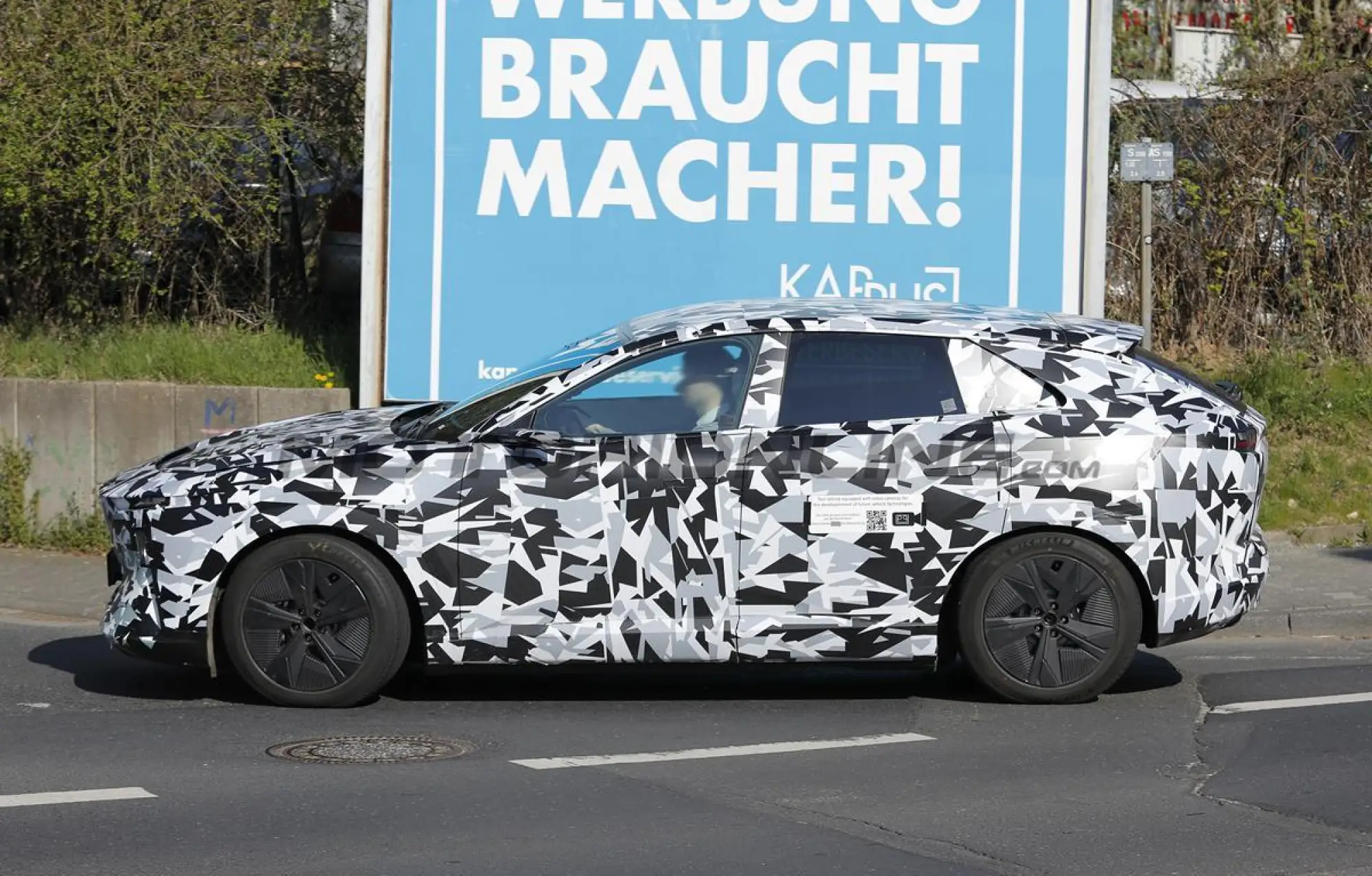 Mazda CX-6e - Foto spia 04-04-2025 - 6