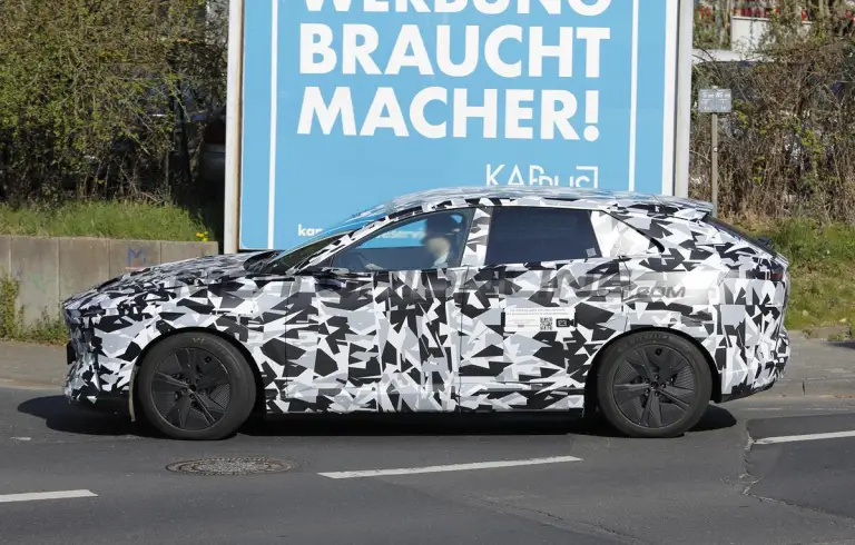 Mazda CX-6e - Foto spia 04-04-2025 - 6