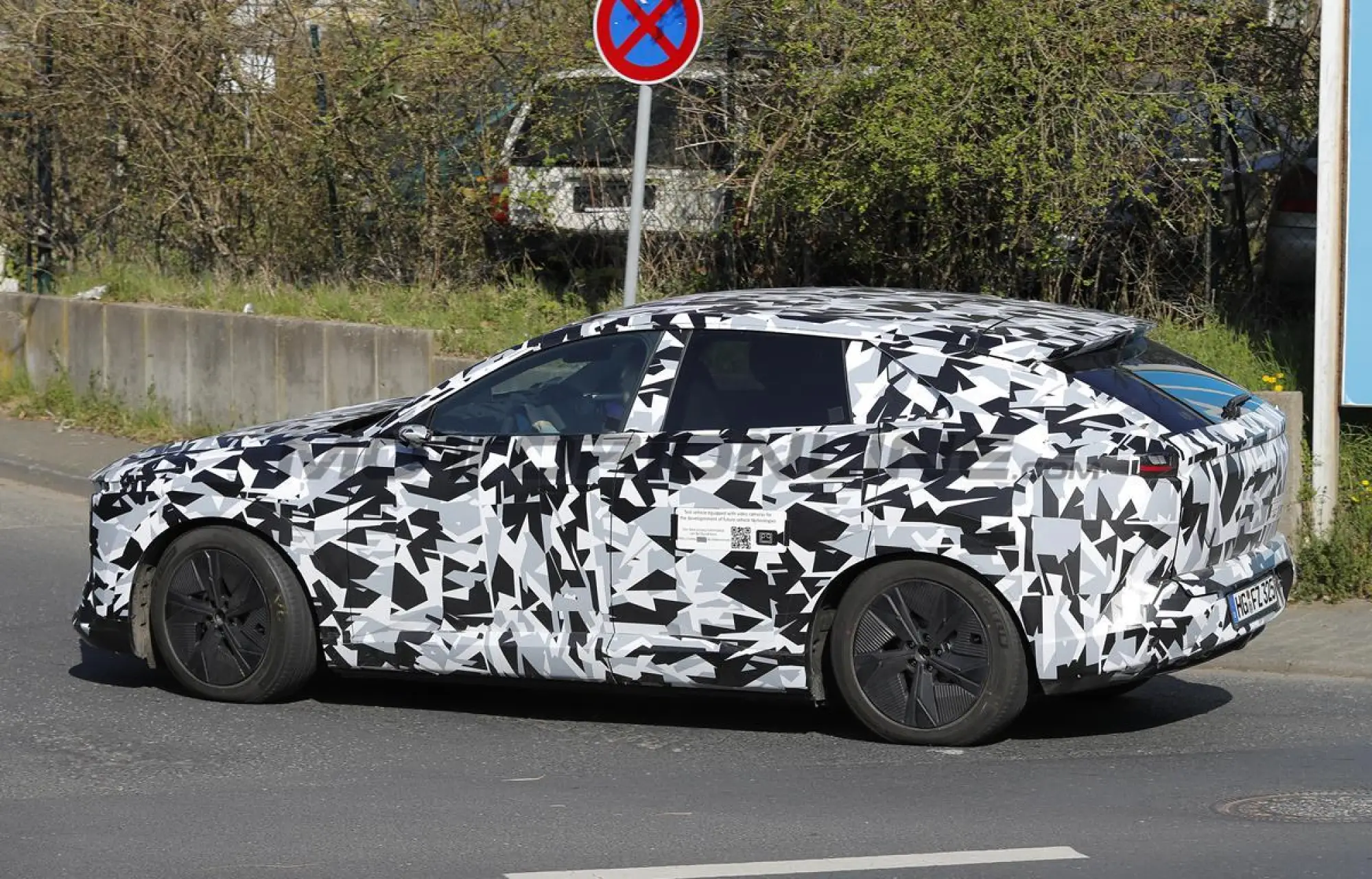 Mazda CX-6e - Foto spia 04-04-2025 - 10
