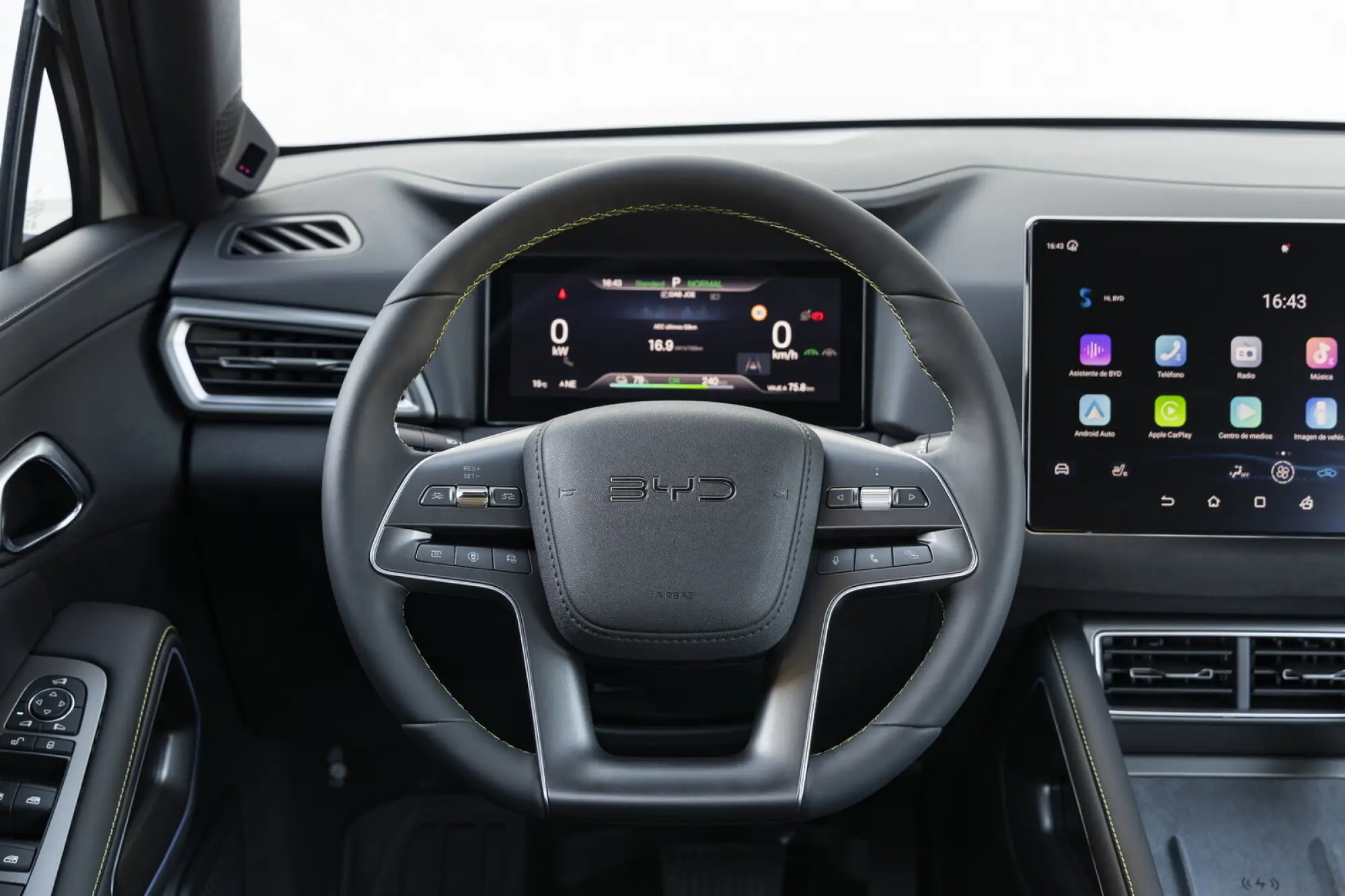 BYD Atto 2 2025: prezzo, foto, dimensioni, allestimenti - 1