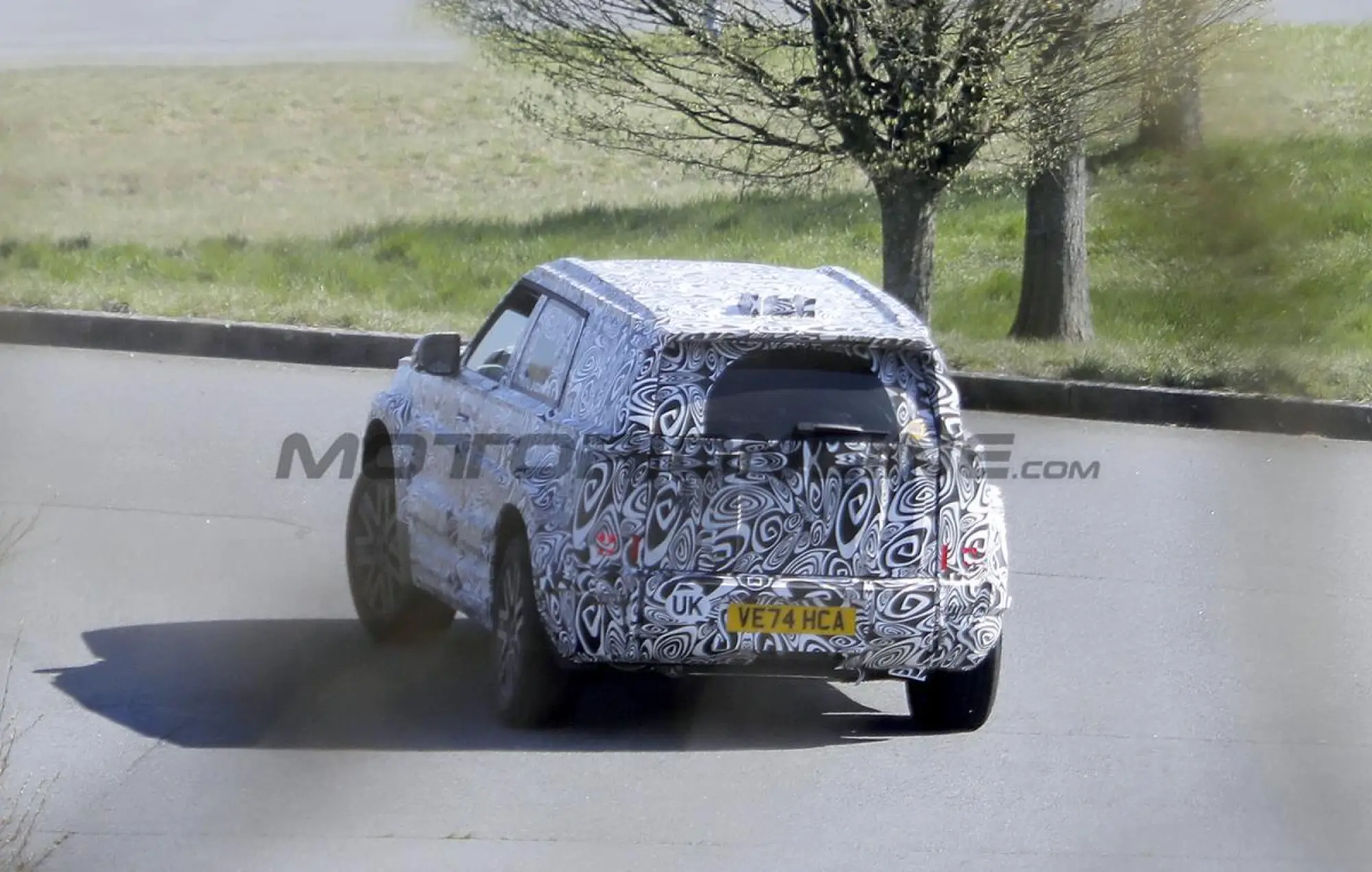 Land Rover Defender 80 - Foto spia 08-04-2025 - 12