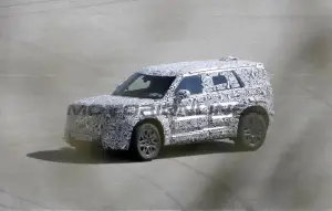 Land Rover Defender 80 - Foto spia 08-04-2025