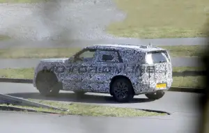 Land Rover Defender 80 - Foto spia 08-04-2025