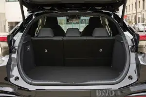 Toyota C-HR 2025: prezzo, foto, dimensioni, allestimenti - 5