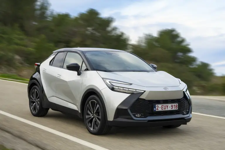 Toyota C-HR 2025: prezzo, foto, dimensioni, allestimenti - 4