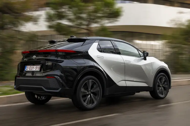 Toyota C-HR 2025: prezzo, foto, dimensioni, allestimenti - 7