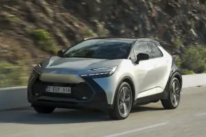 Toyota C-HR 2025: prezzo, foto, dimensioni, allestimenti - 3