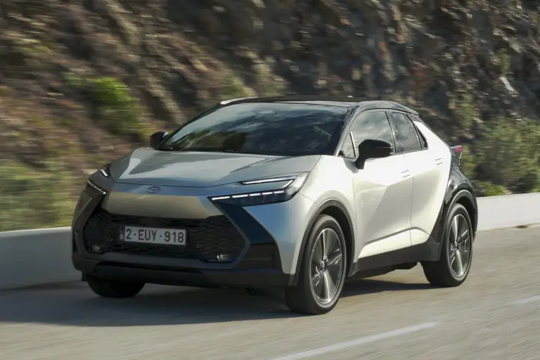 Toyota C-HR 2025: prezzo, foto, dimensioni, allestimenti - 3
