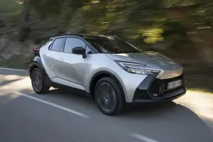 Toyota C-HR 2025: prezzo, foto, dimensioni, allestimenti - 6