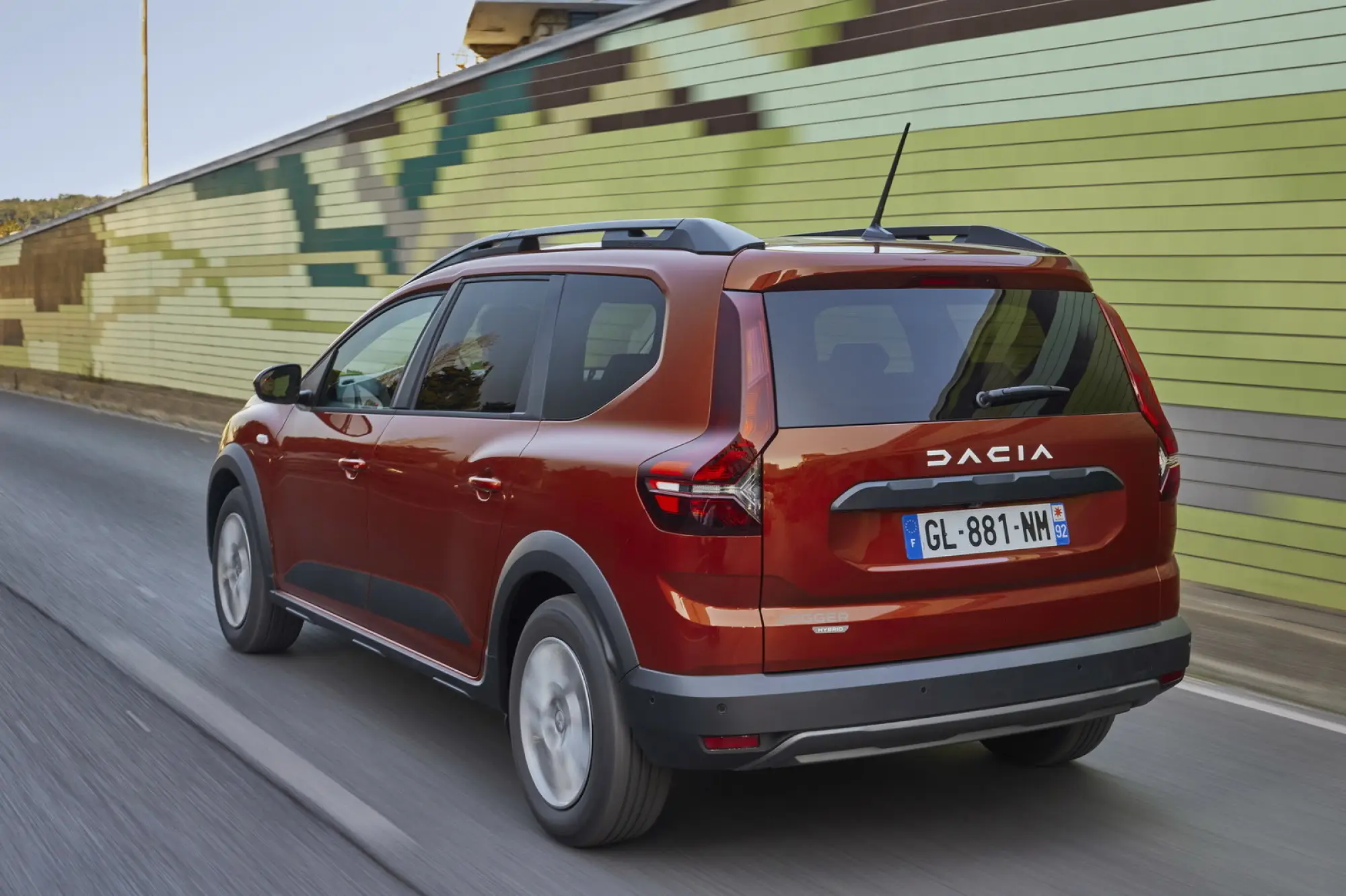 Dacia Jogger 2025: prezzo, foto, dimensioni, allestimenti - 1