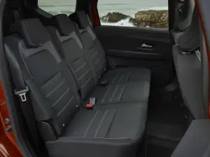 Dacia Jogger 2025: prezzo, foto, dimensioni, allestimenti - 5