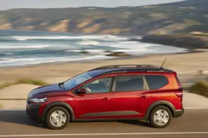 Dacia Jogger 2025: prezzo, foto, dimensioni, allestimenti - 2