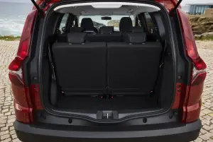 Dacia Jogger 2025: prezzo, foto, dimensioni, allestimenti - 4