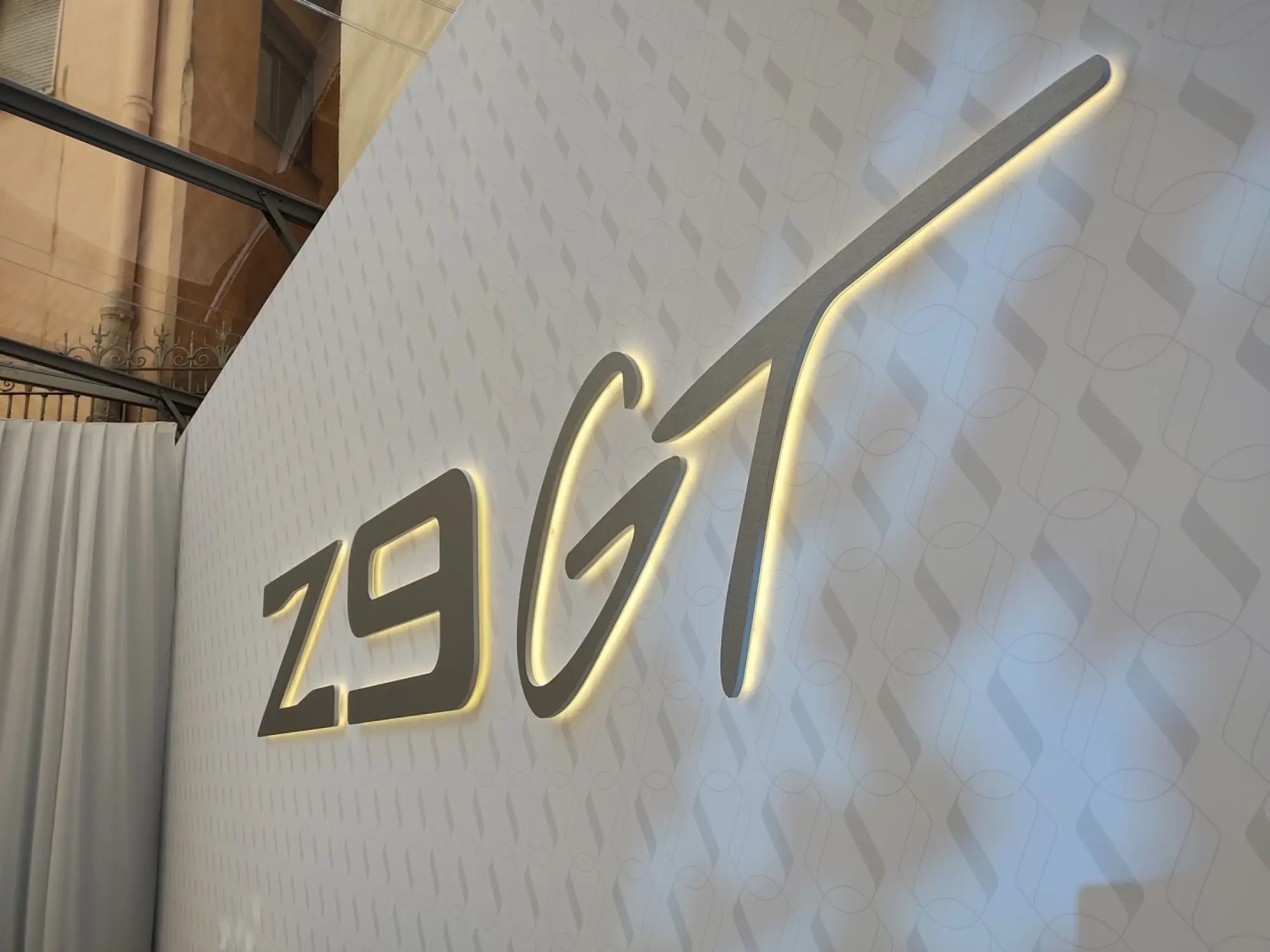 Denza Z9GT - Foto Milano - 2