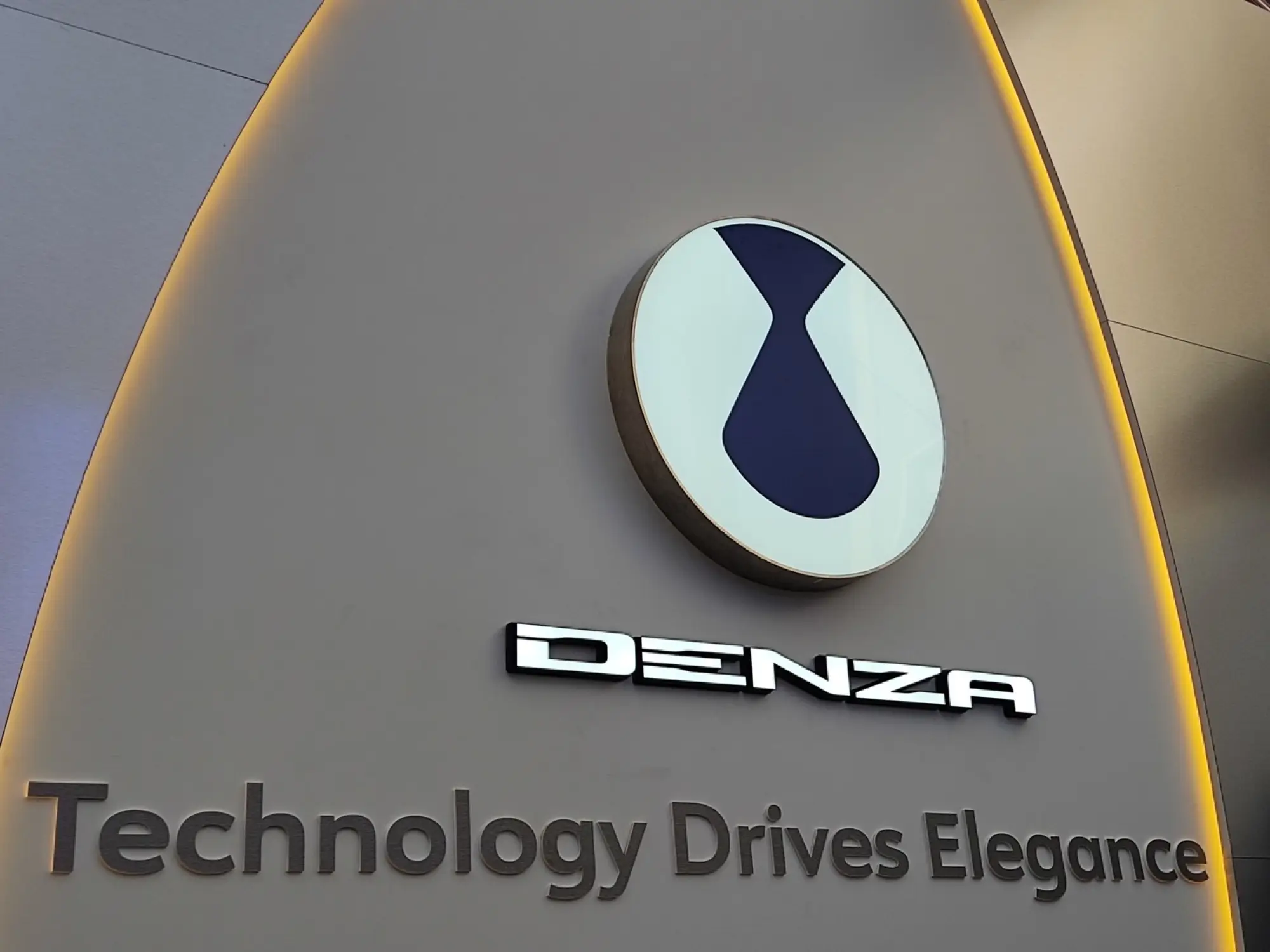 Denza Z9GT - Foto Milano - 5