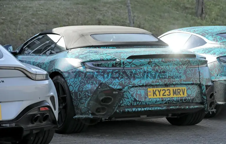 Aston Martin DB12 AMR - Foto spia 10-04-2025 - 11