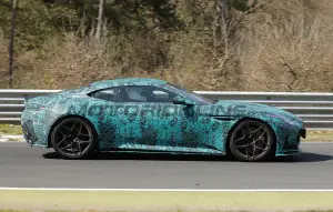 Aston Martin DB12 AMR - Foto spia 10-04-2025 - 7