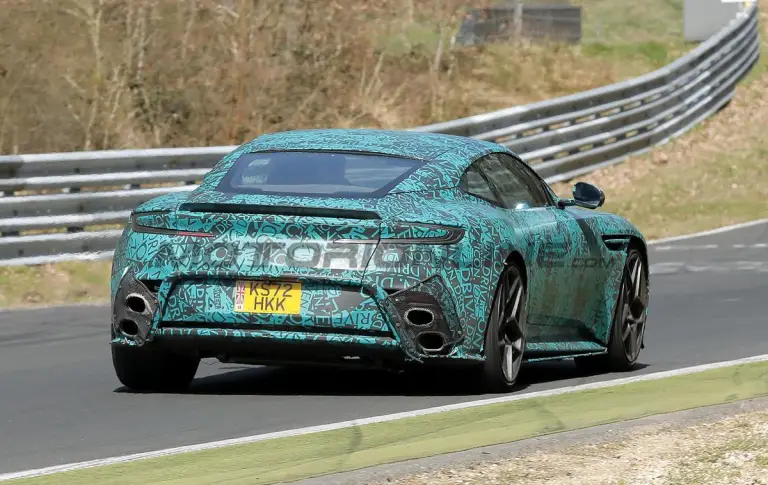 Aston Martin DB12 AMR - Foto spia 10-04-2025 - 6