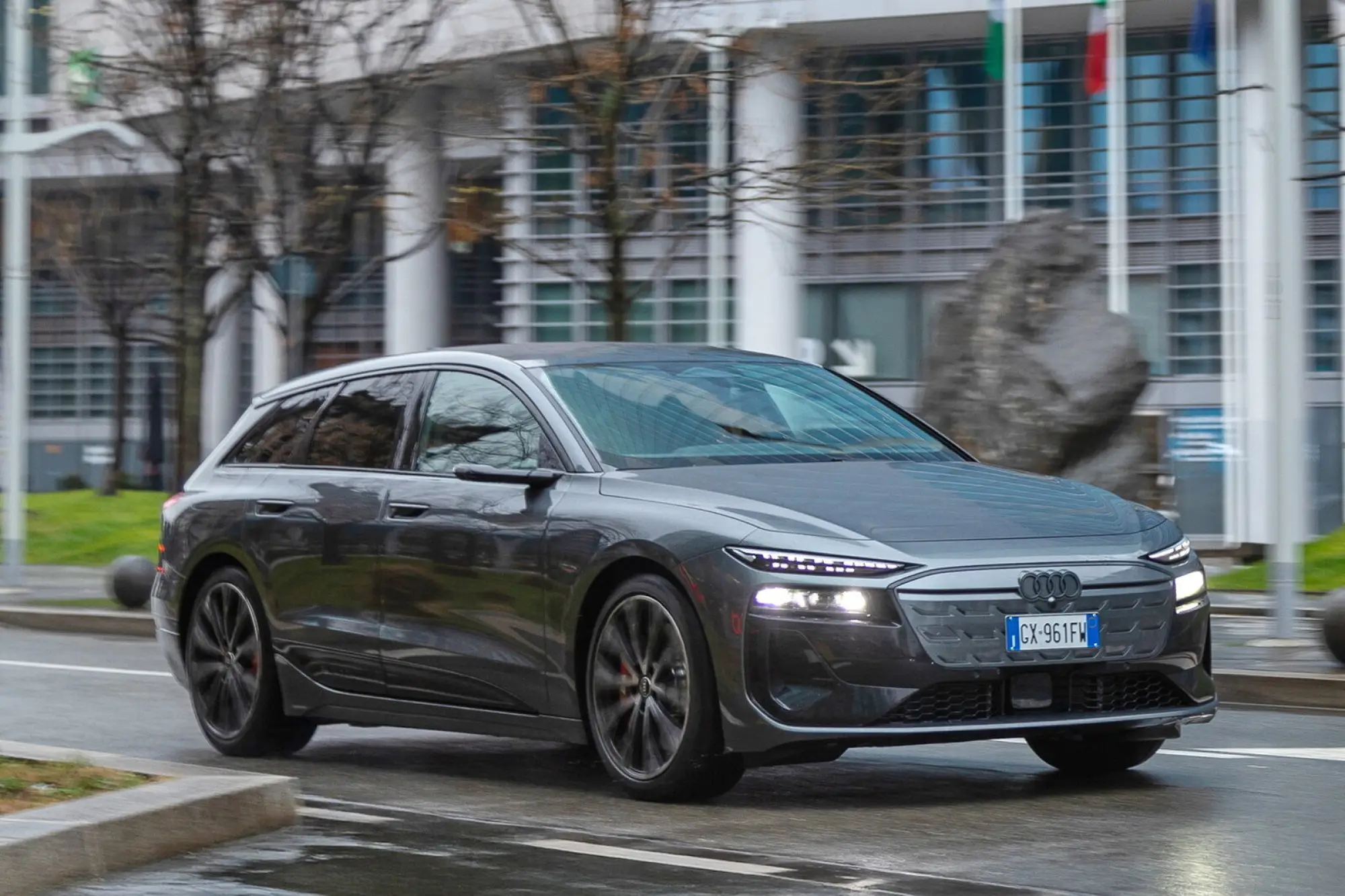 Audi A6 Avant e-tron 2025: prezzo, foto, dimensioni, allestimenti - 3